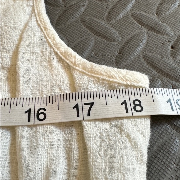 Eddie Bauer Cream Lace Button Tank Top size large - Picture 7 of 8